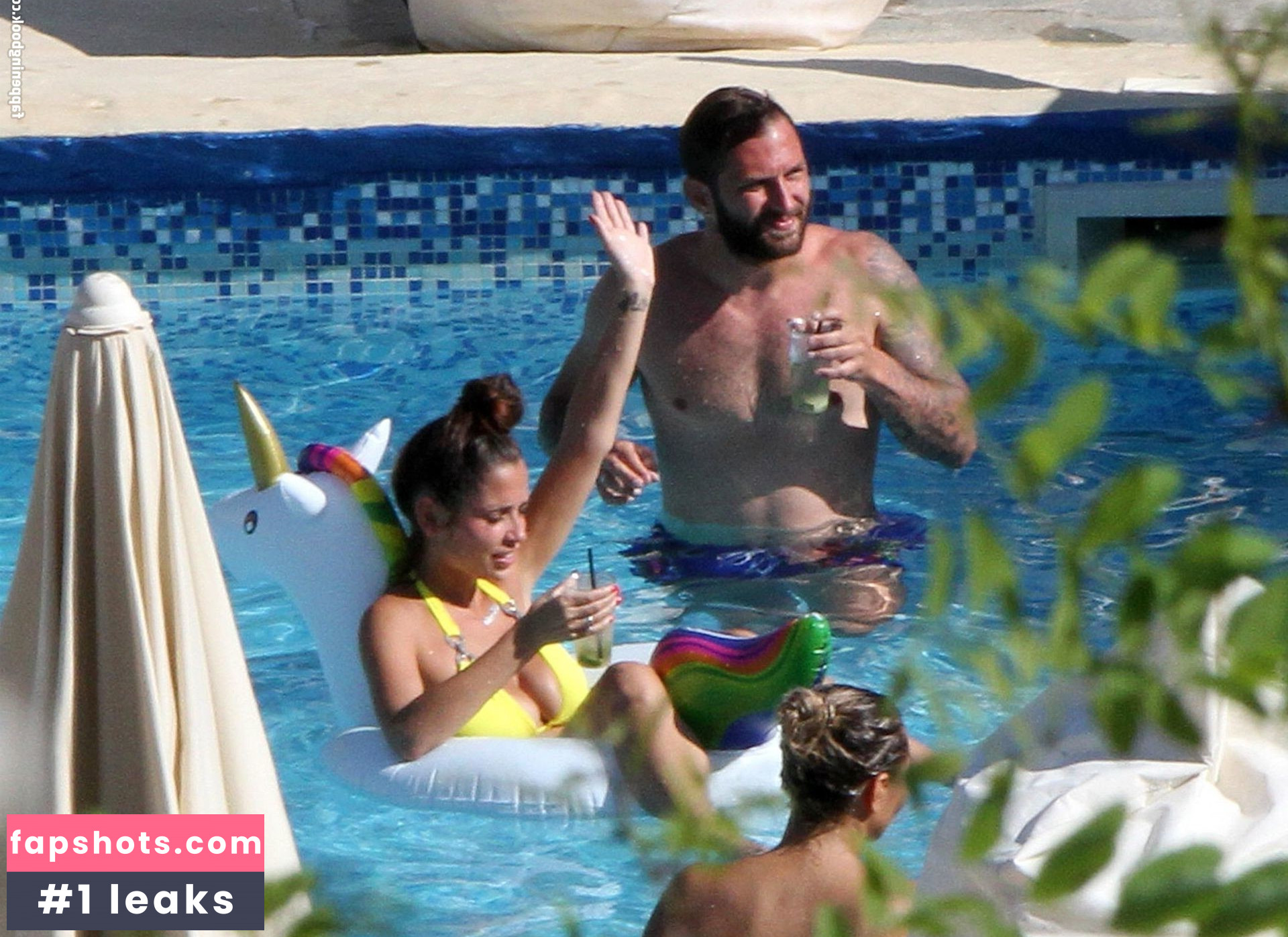 Alessia Macari nude babe gallery