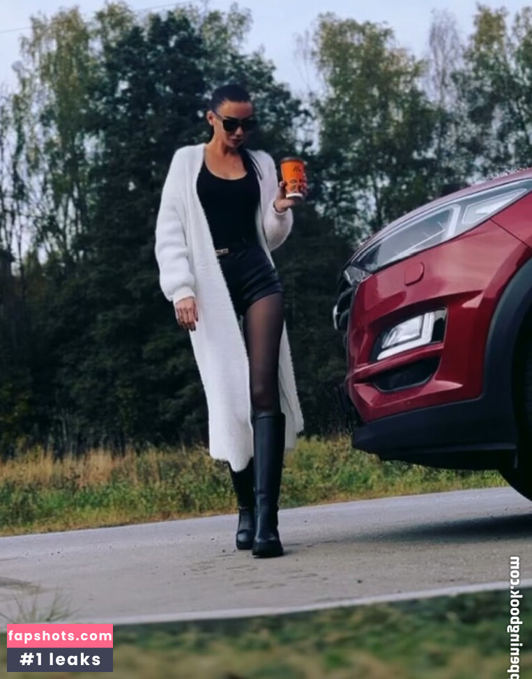 Alesya Vidnova Pena gallery photo #4