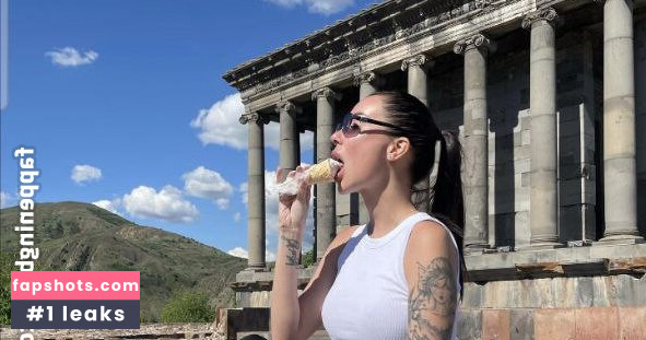 Alesya Vidnova Pena gallery photo #31