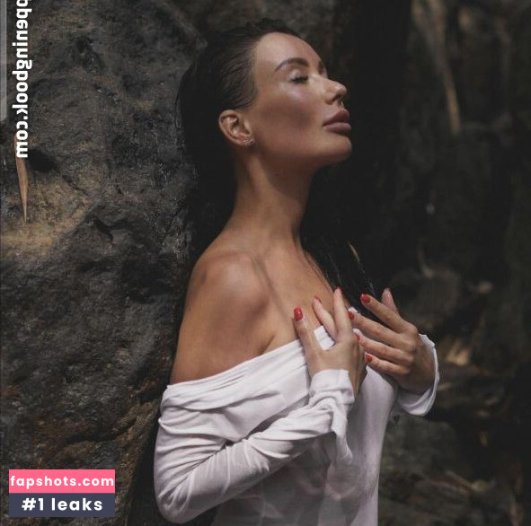 Alesya Vidnova Pena gallery photo #33