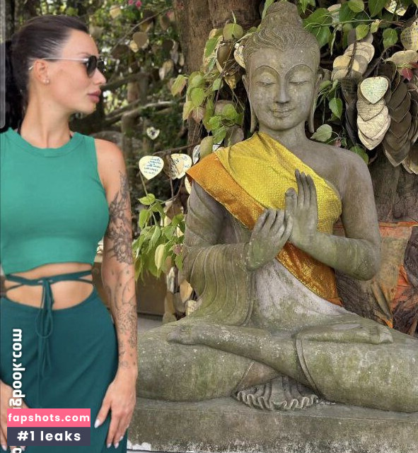 Alesya Vidnova Pena gallery photo #35