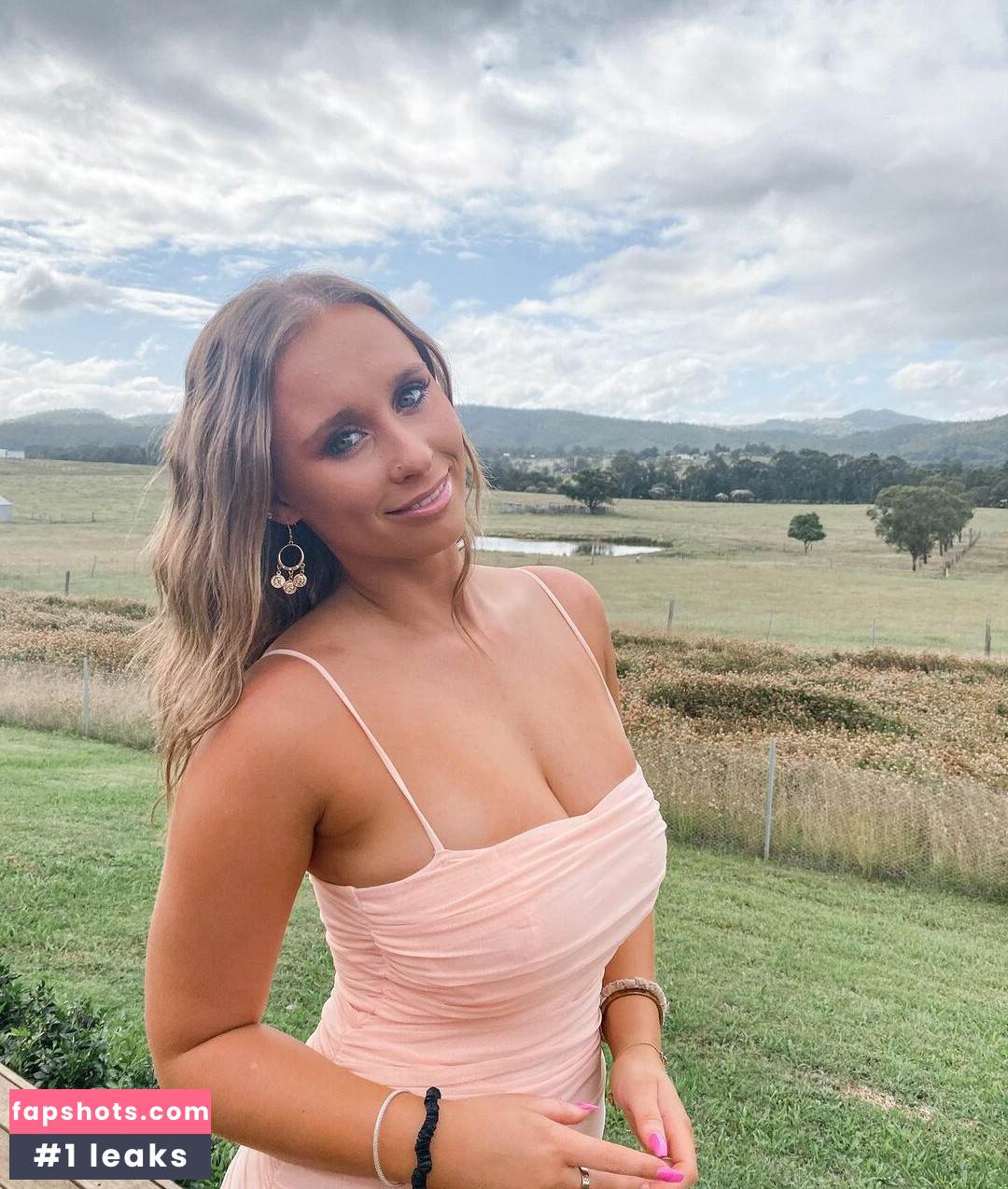 Alex Andrews gallery photo #40