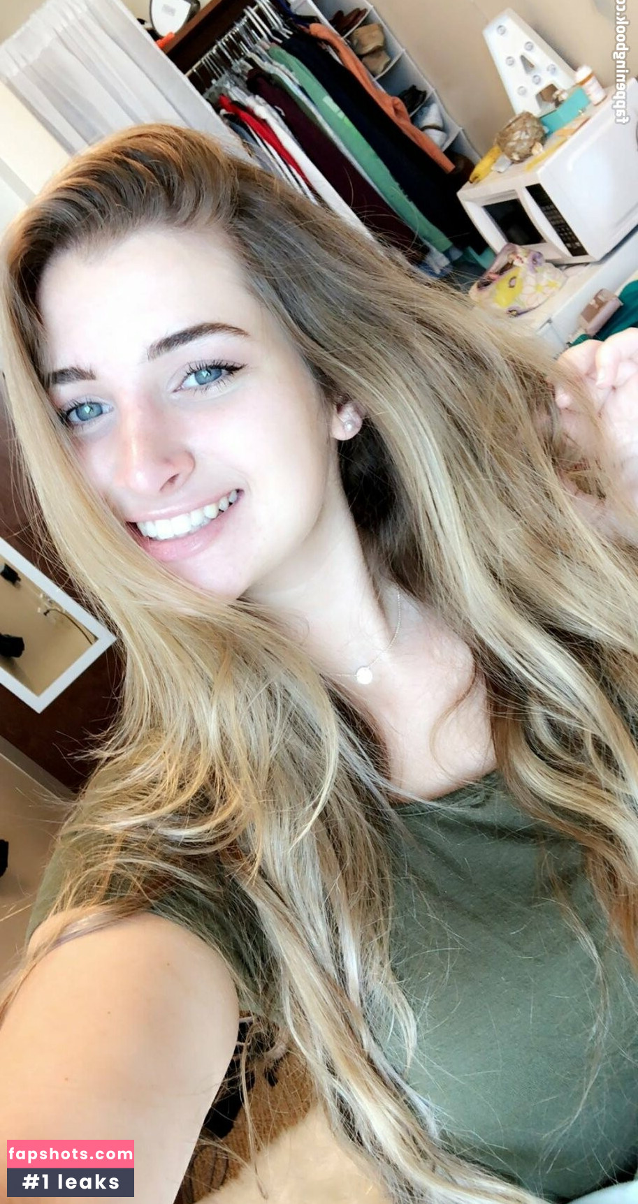 Alex B gallery photo #16