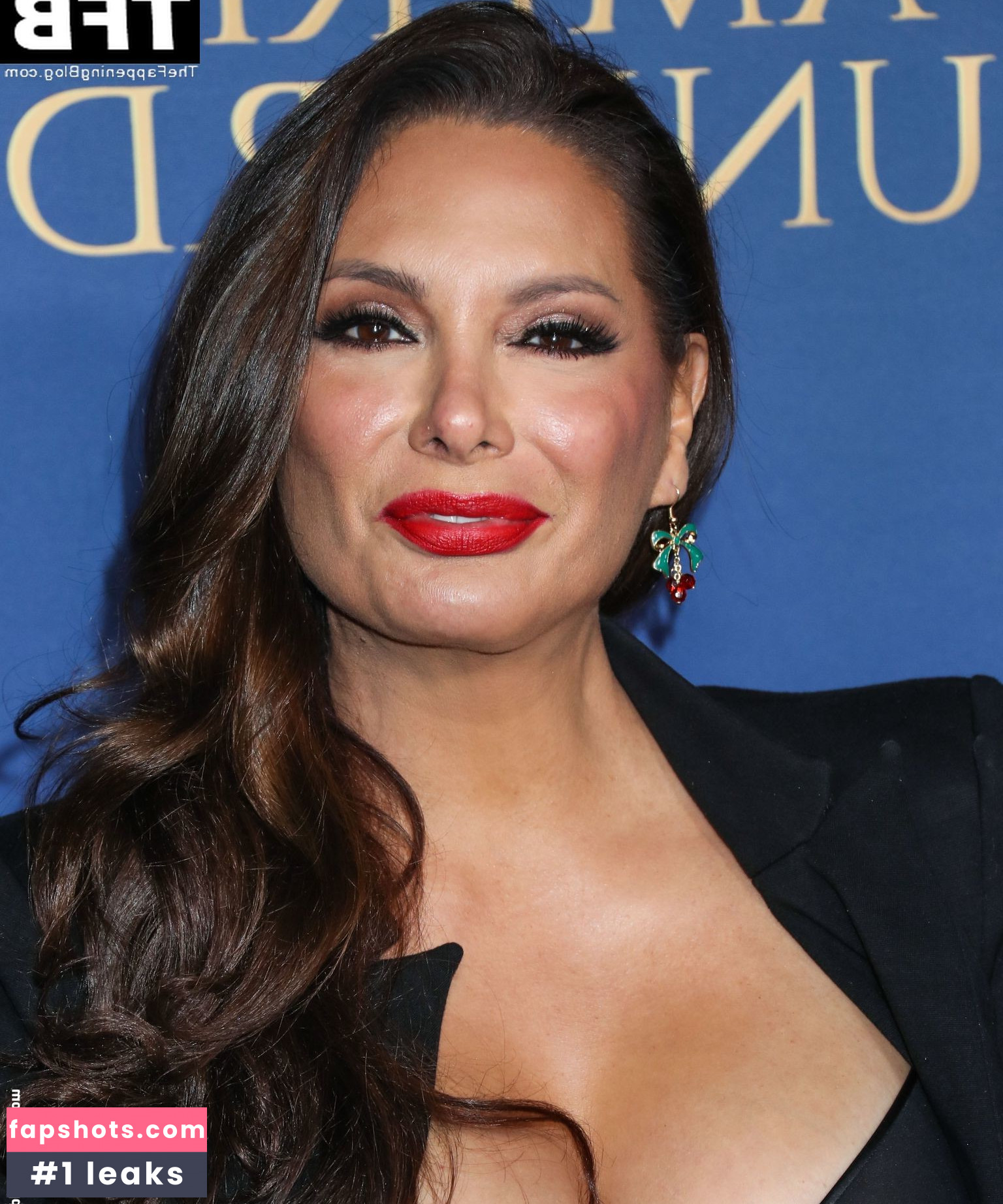 Alex Meneses gallery photo #15