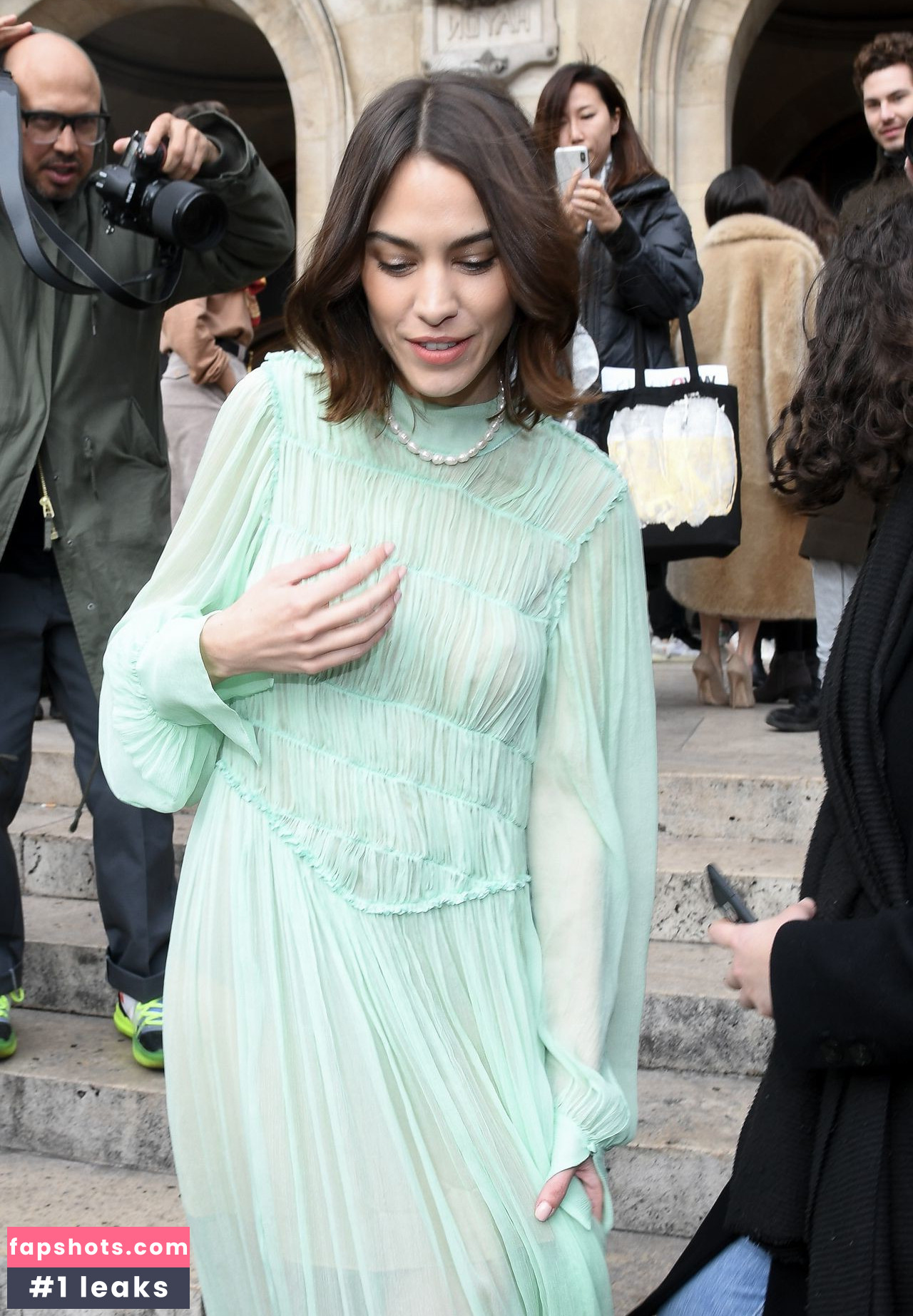 Alexa Chung gallery photo #25