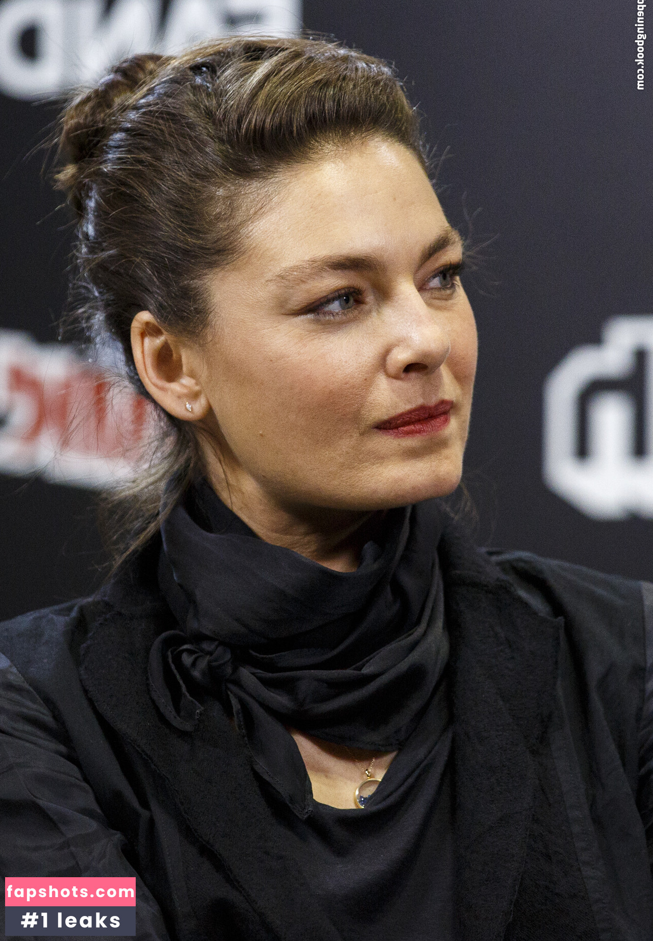 Alexa Davalos gallery photo #3