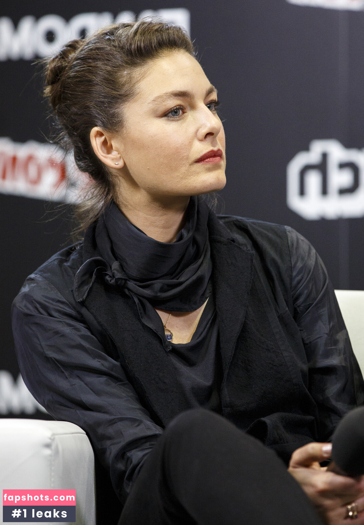 Alexa Davalos gallery photo #4