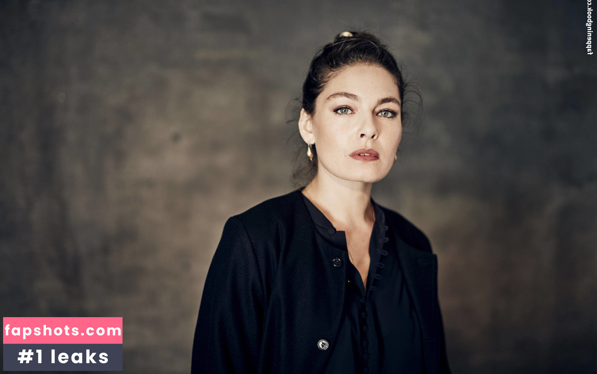 Alexa Davalos gallery photo #39