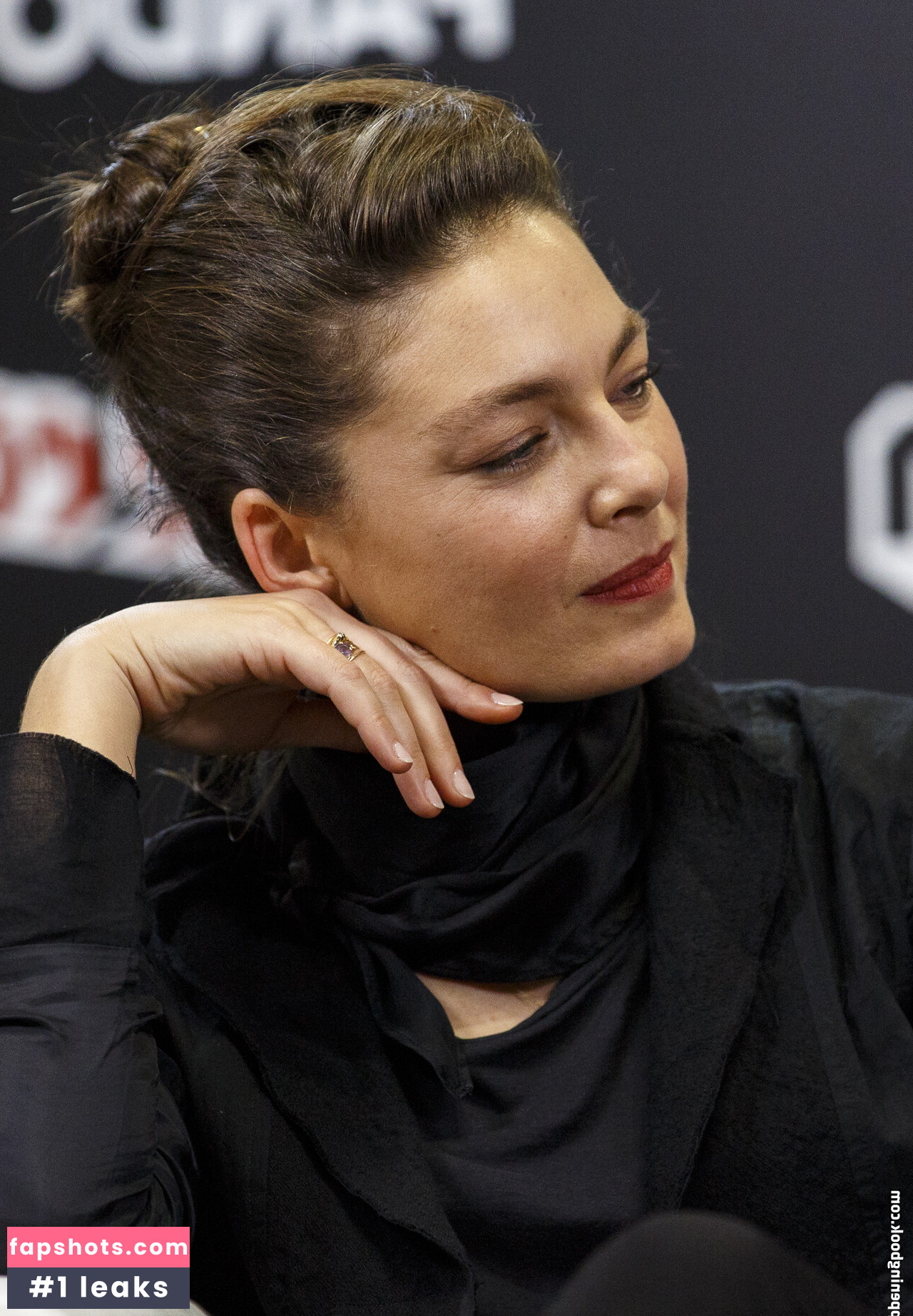 Alexa Davalos gallery photo #5
