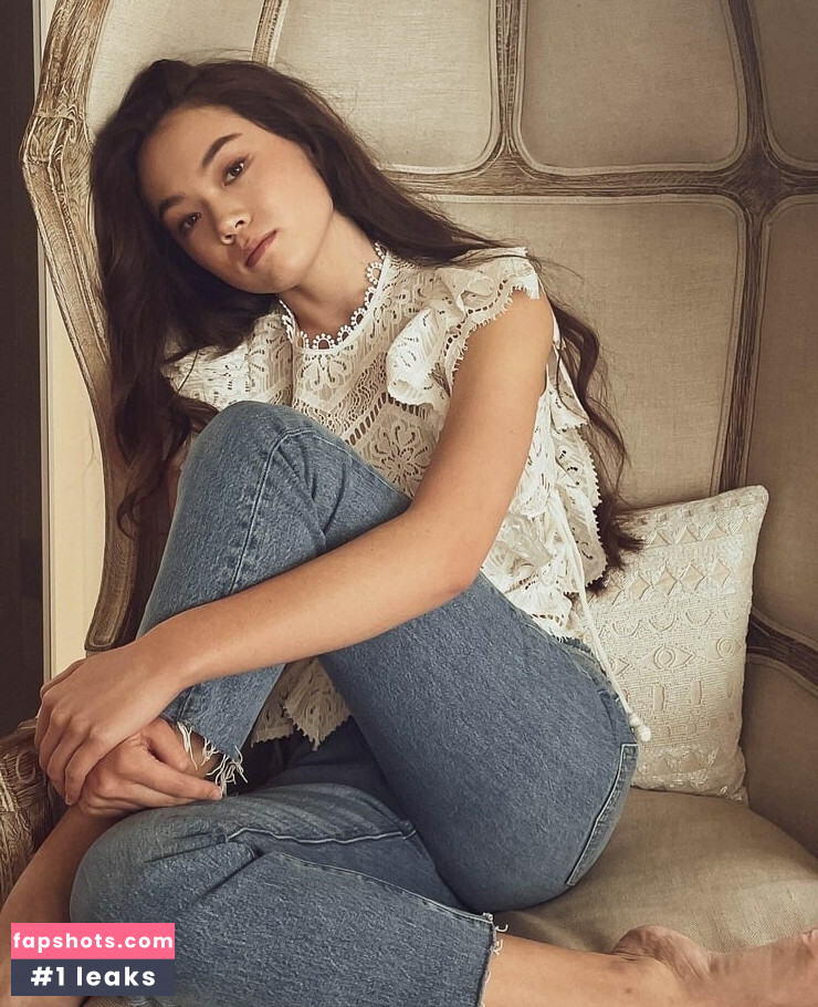 Alexa Loo nude babe gallery