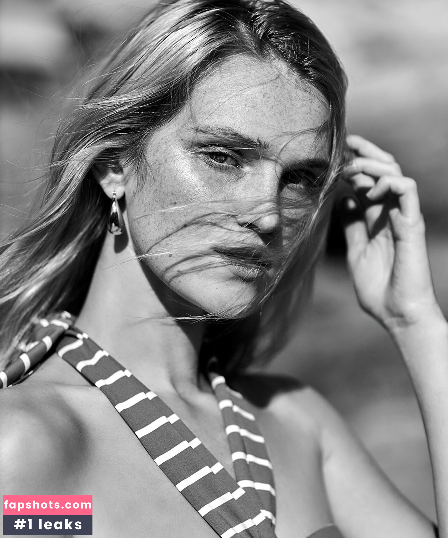 Alexa Reynen gallery photo #6