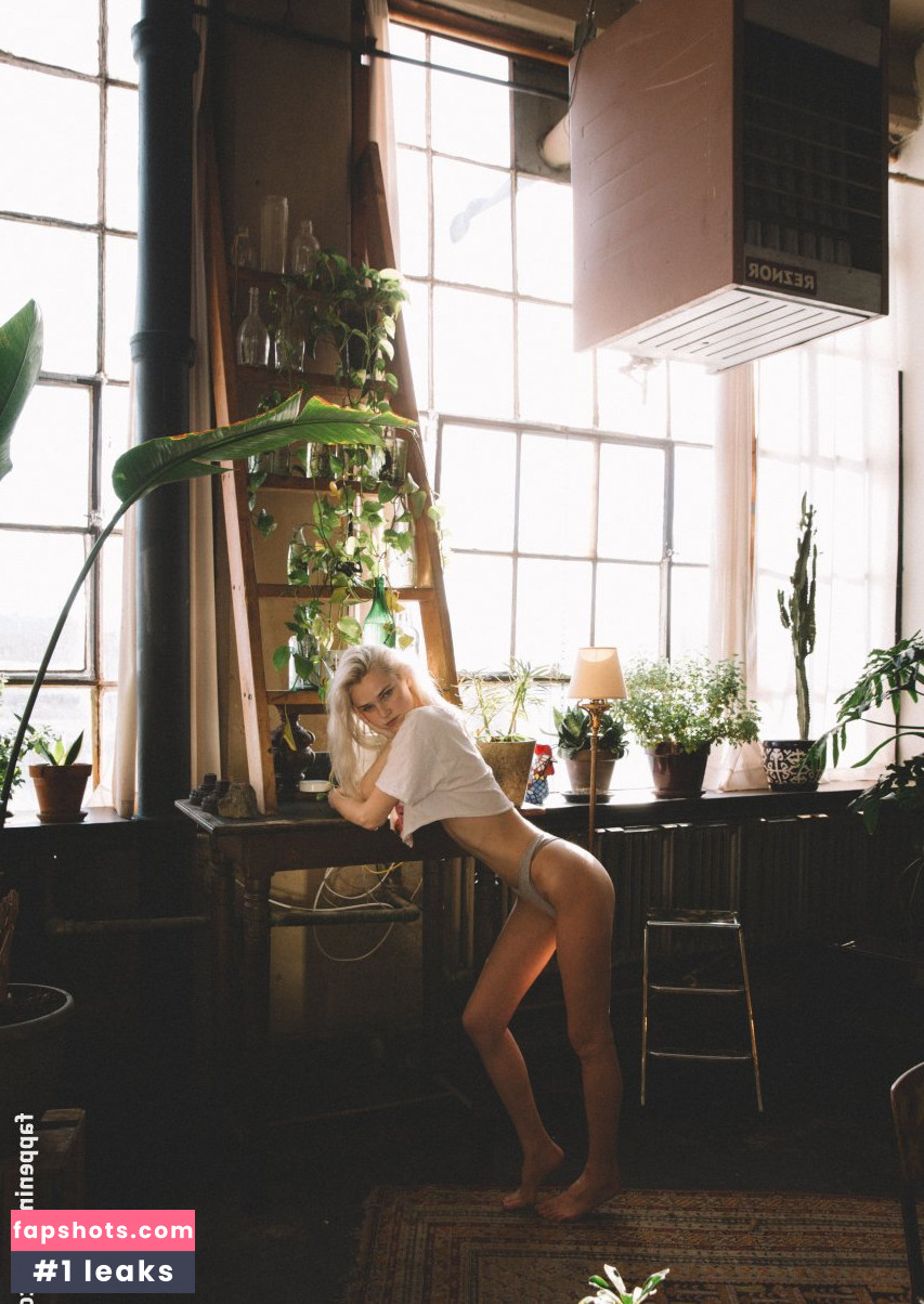 Alexa Reynen gallery photo #59