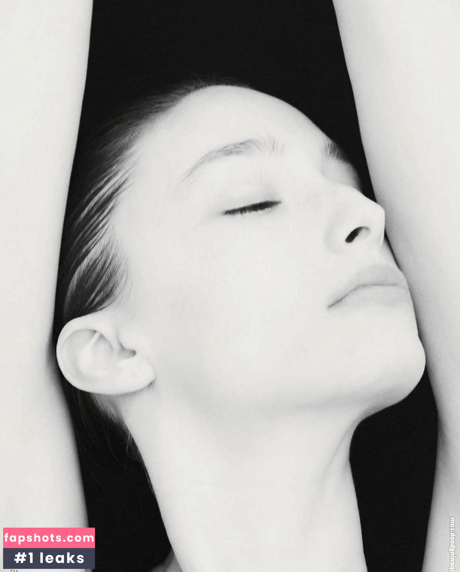 Alexandra Agoston gallery photo #4