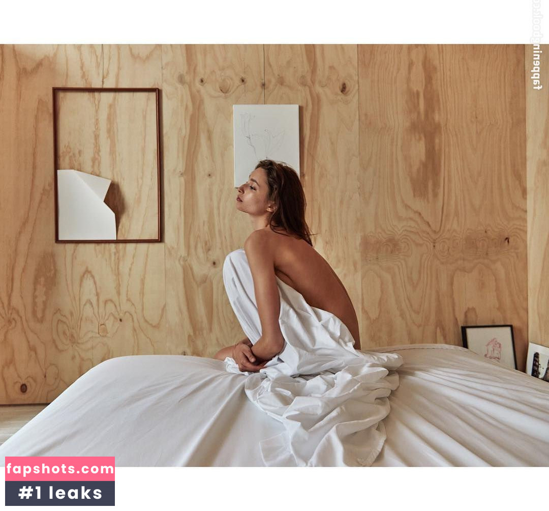 Alexandra Agoston gallery photo #33