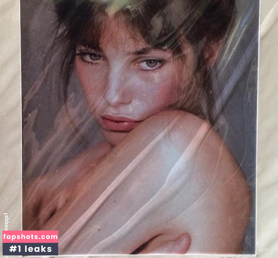 Alexandra Agoston gallery photo #38