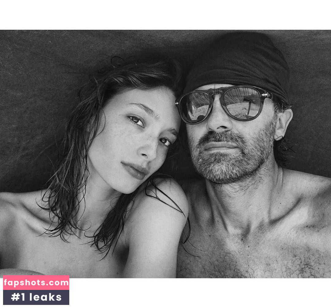 Alexandra Agoston nude babe gallery