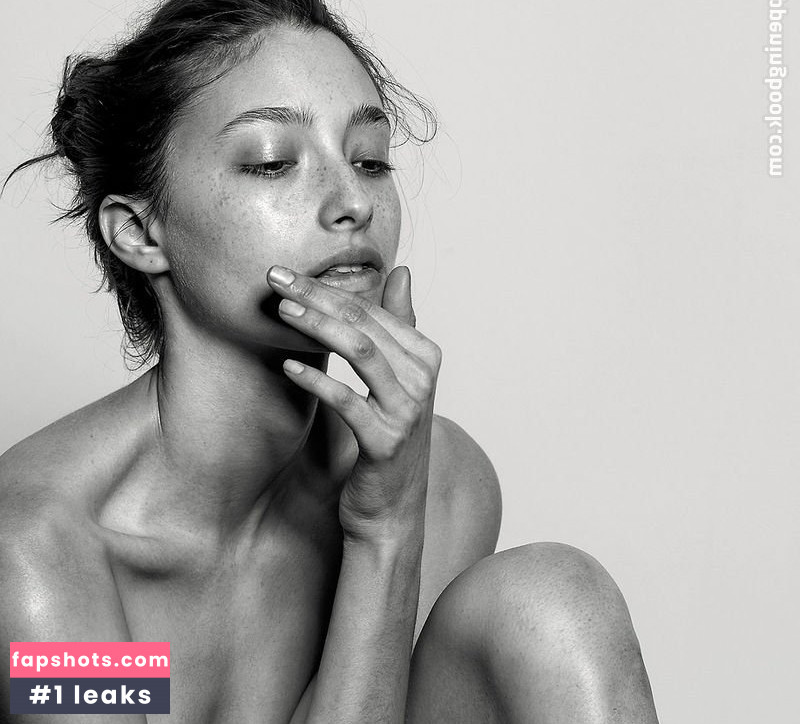 Alexandra Agoston gallery photo #53