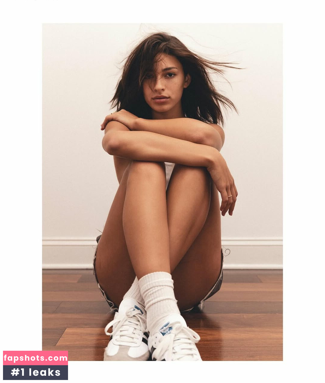 Alexandra Colton gallery photo #5