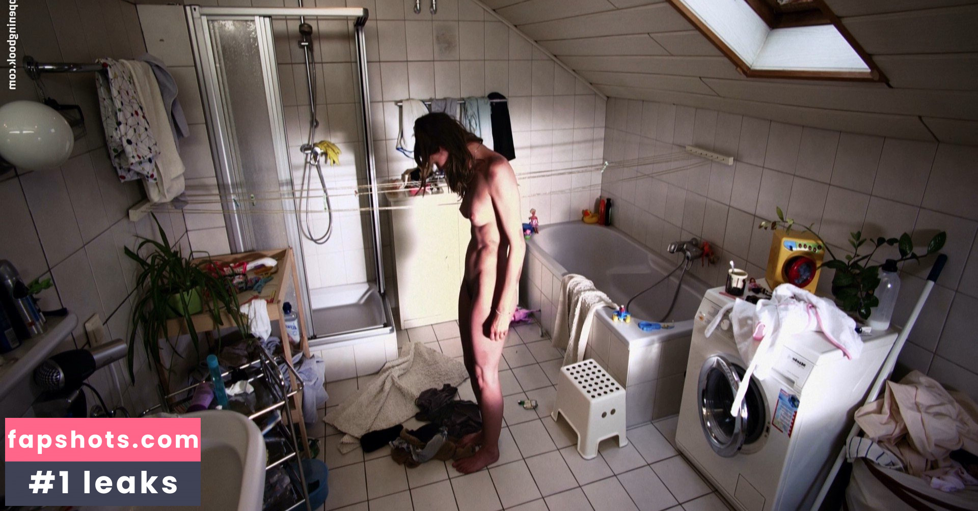 Alexandra Finder gallery photo #17