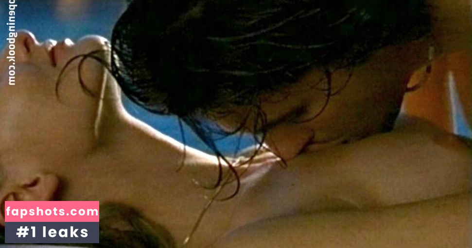 Alexandra Finder gallery photo #20