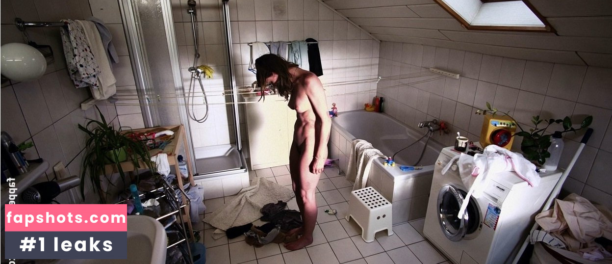 Alexandra Finder gallery photo #28