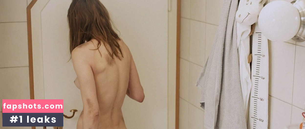 Alexandra Finder gallery photo #30