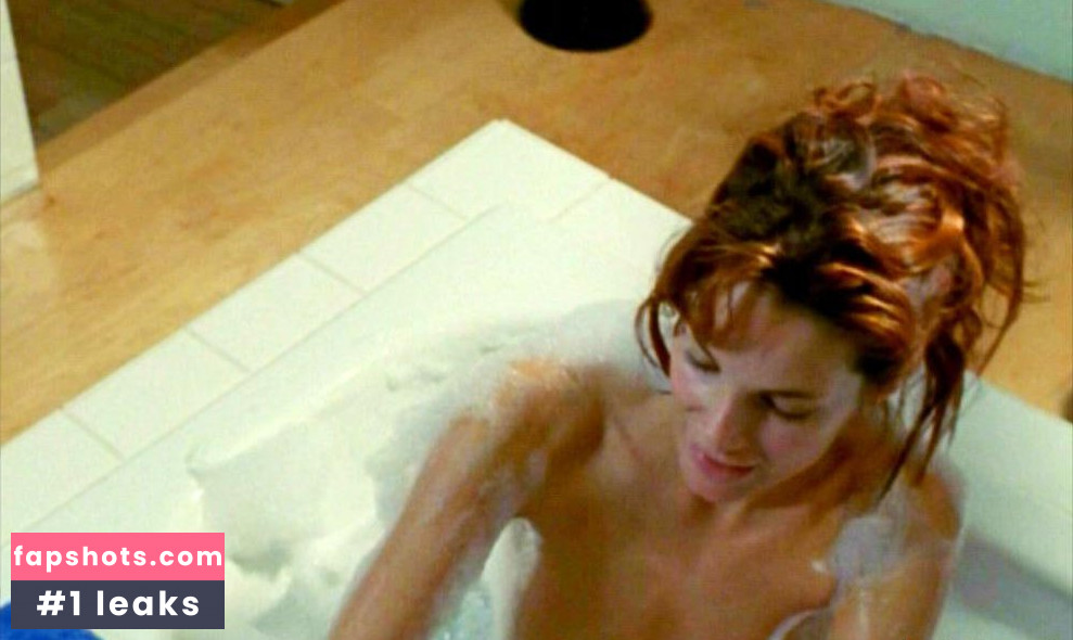 Alexandra Kamp nude babe gallery