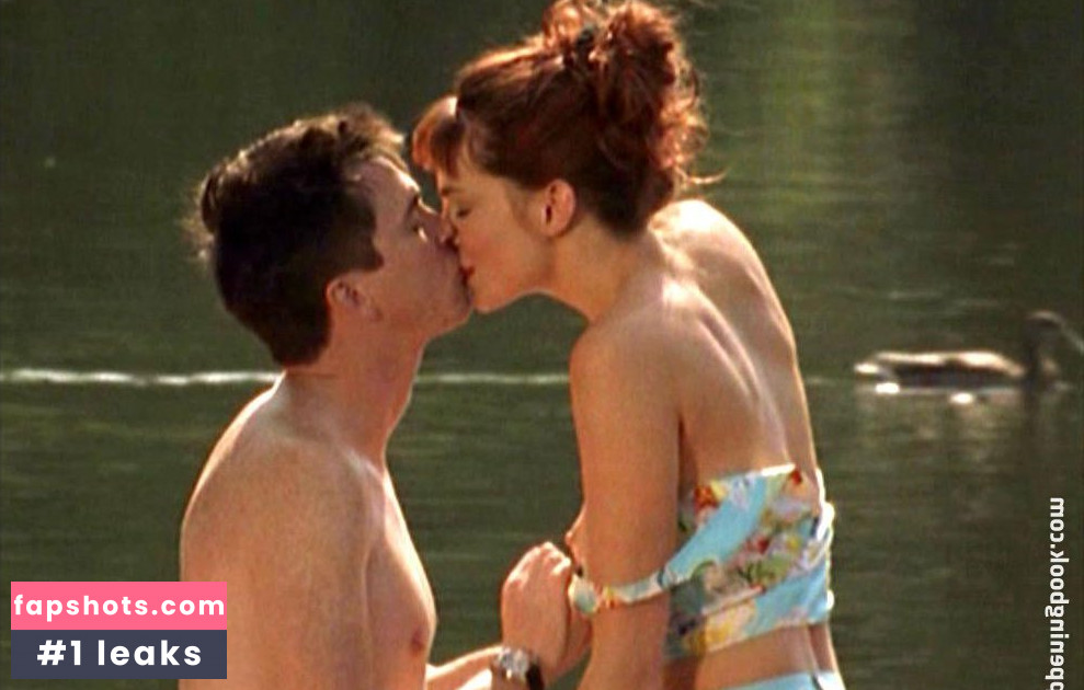 Alexandra Kamp gallery photo #32