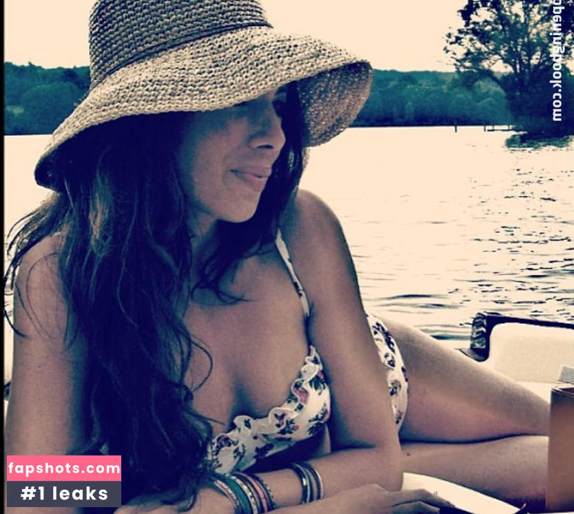 Alexandra Polzin gallery photo #16