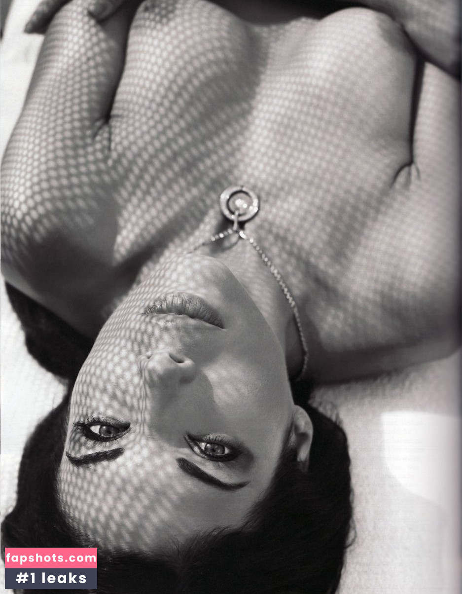 Alexandra Polzin gallery photo #8