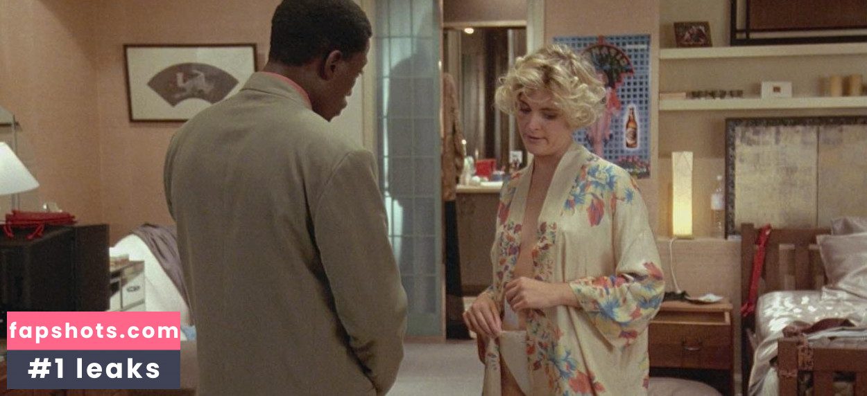 Alexandra Powers gallery photo #4