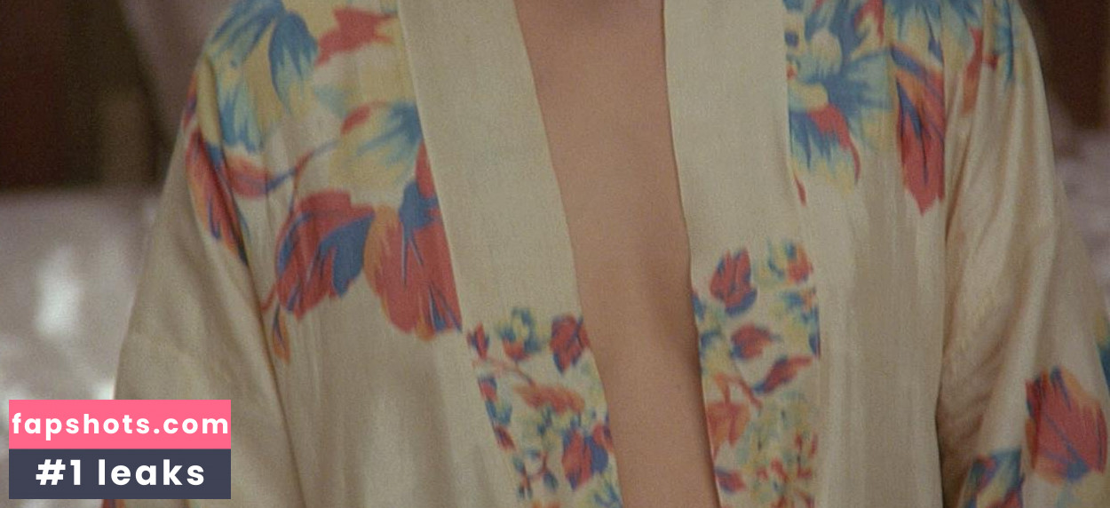 Alexandra Powers gallery photo #5