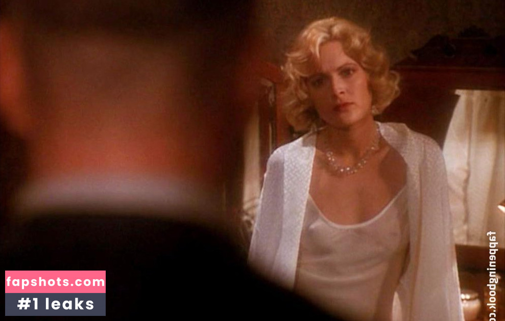 Alexandra Powers gallery photo #8