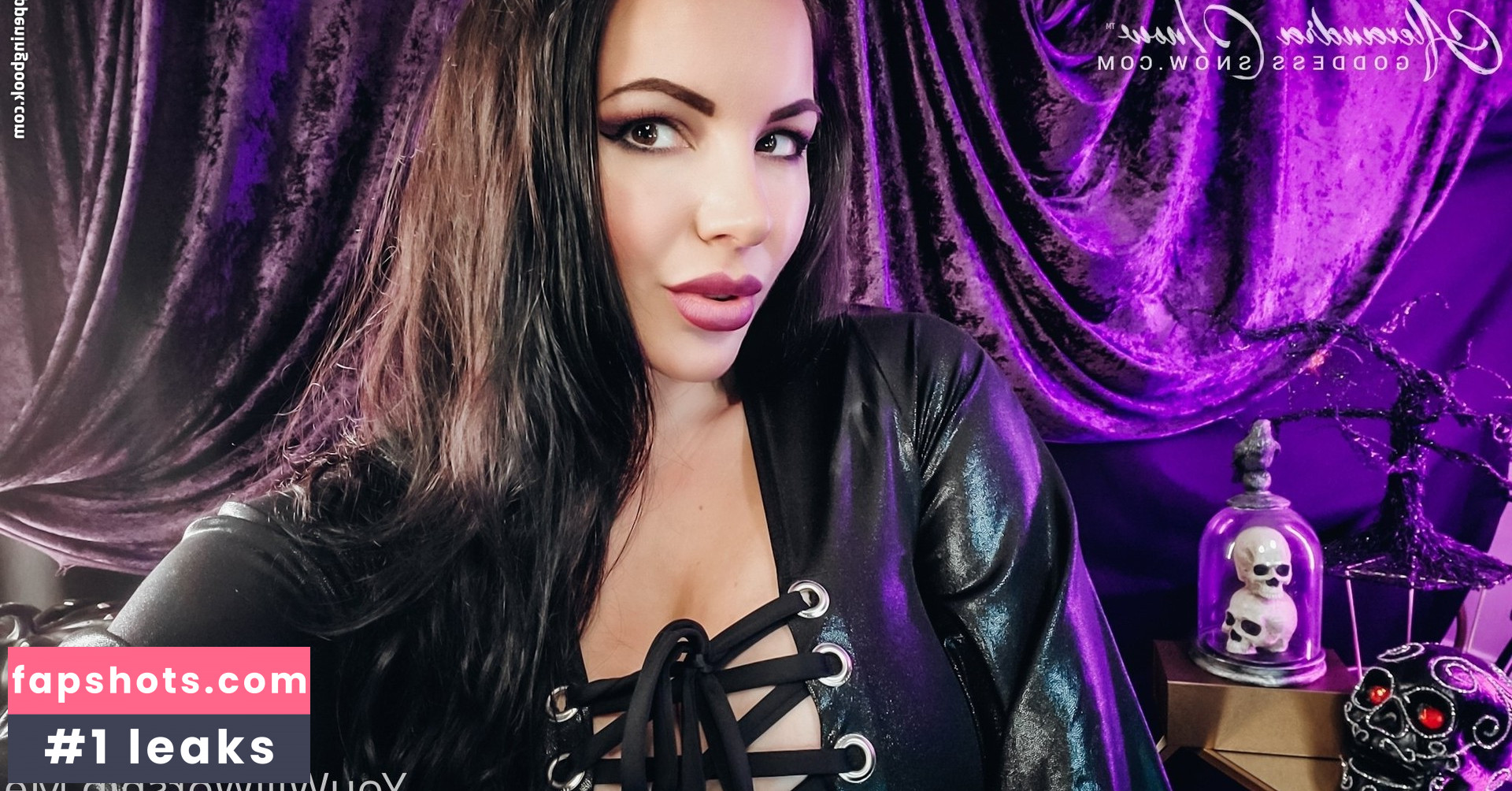 Alexandra Snow gallery photo #147