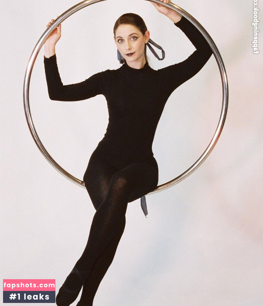 AlexandraQnin gallery photo #17