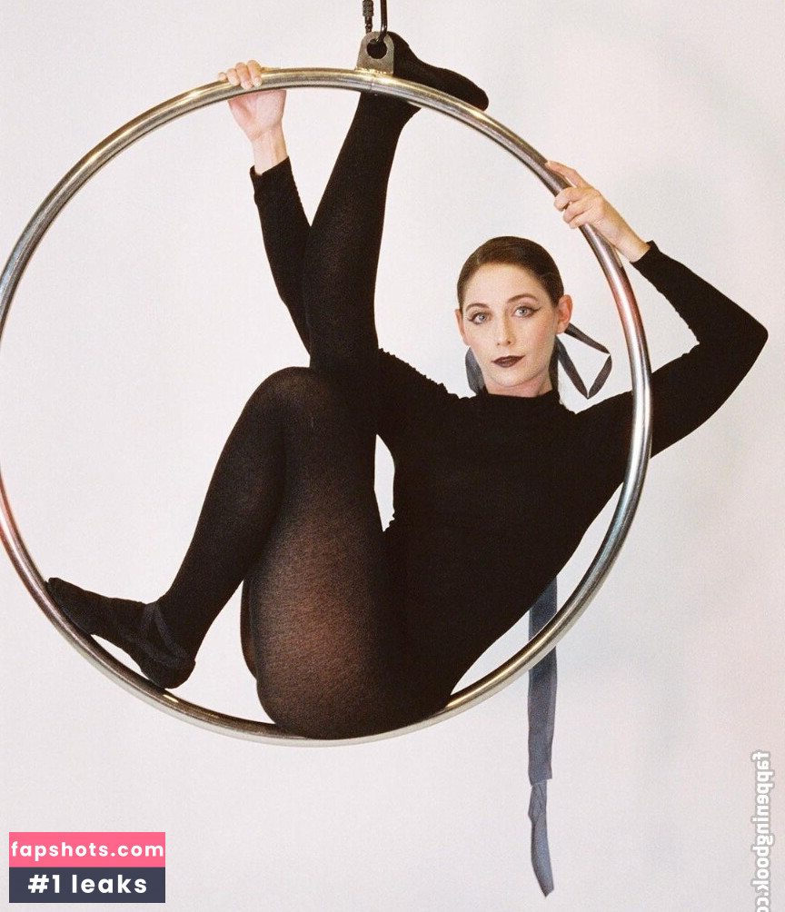 AlexandraQnin gallery photo #19