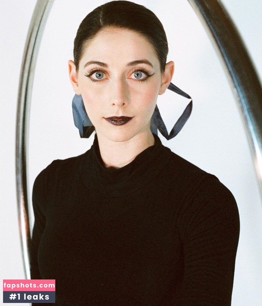 AlexandraQnin gallery photo #20