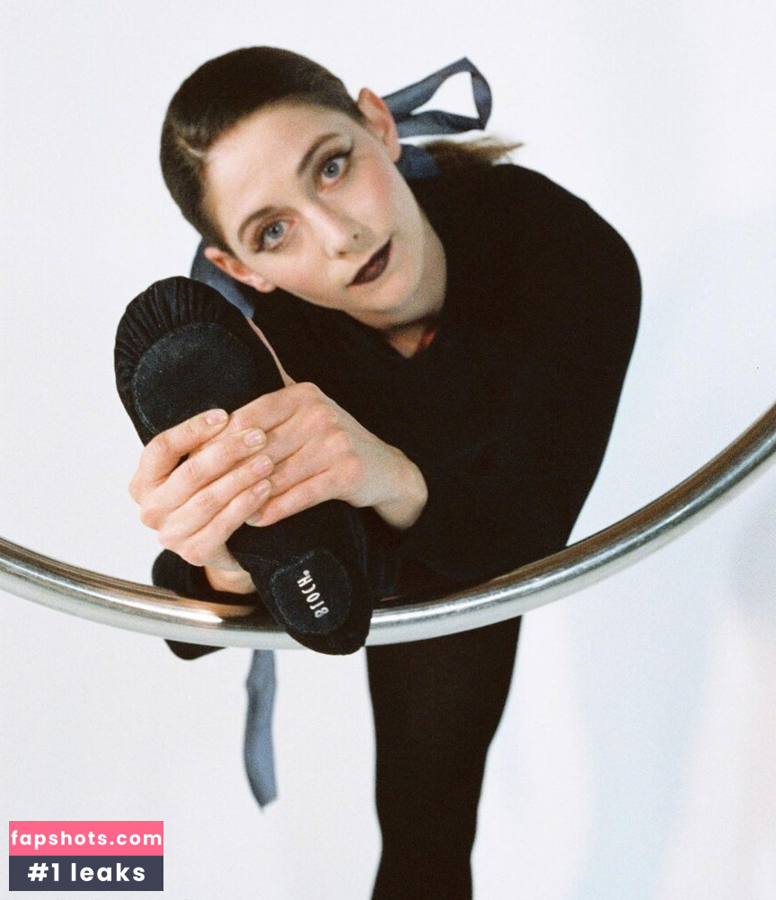 AlexandraQnin gallery photo #23