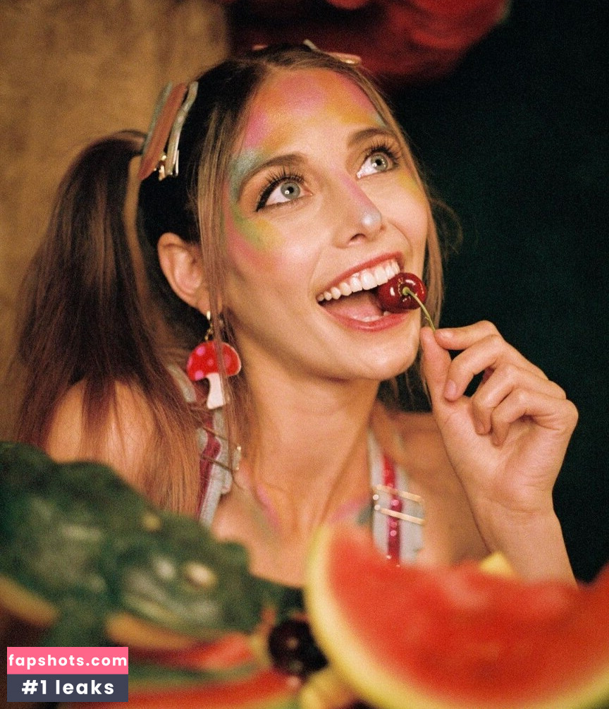 AlexandraQnin gallery photo #24