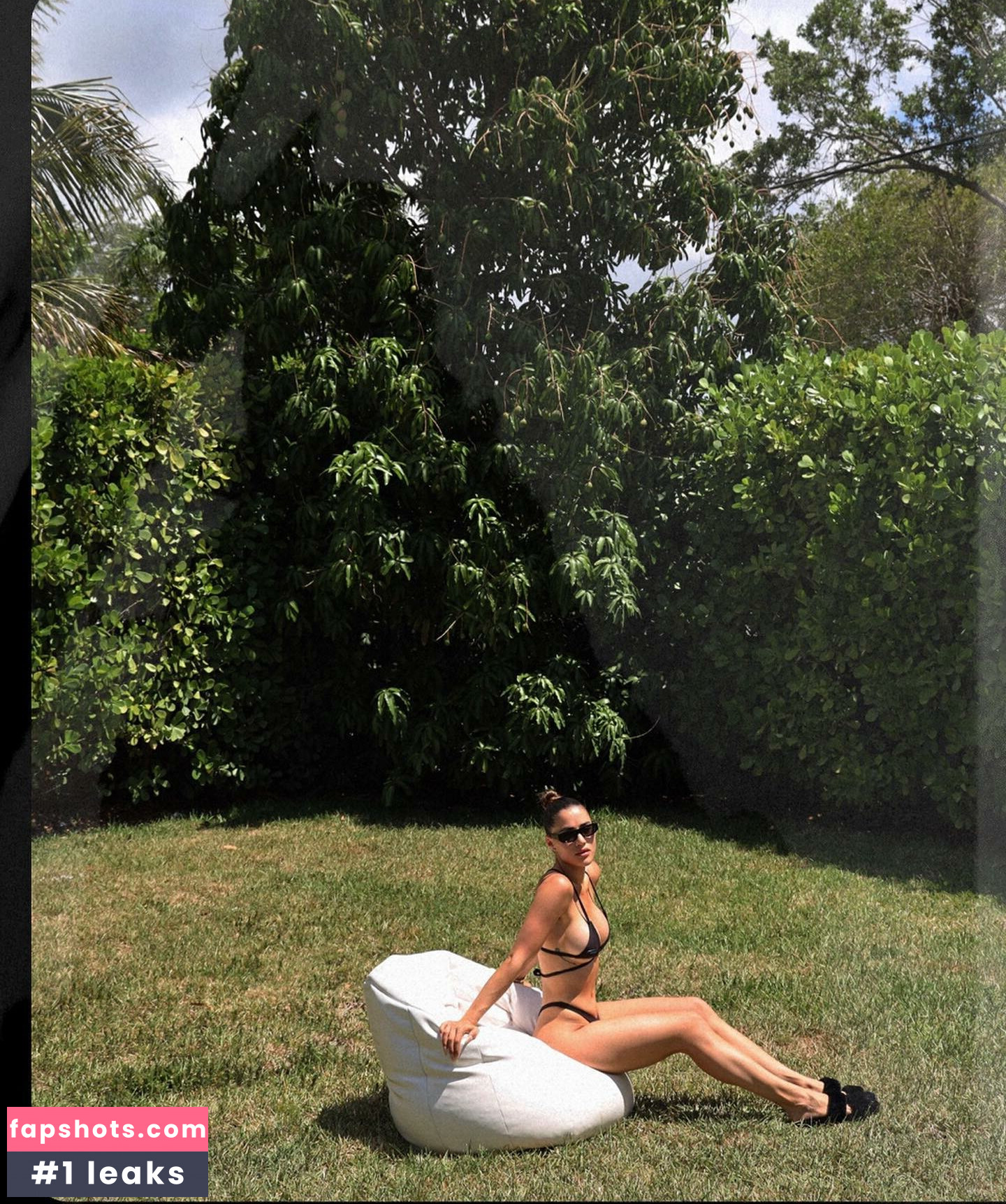 Alexia Inguanzo gallery photo #50