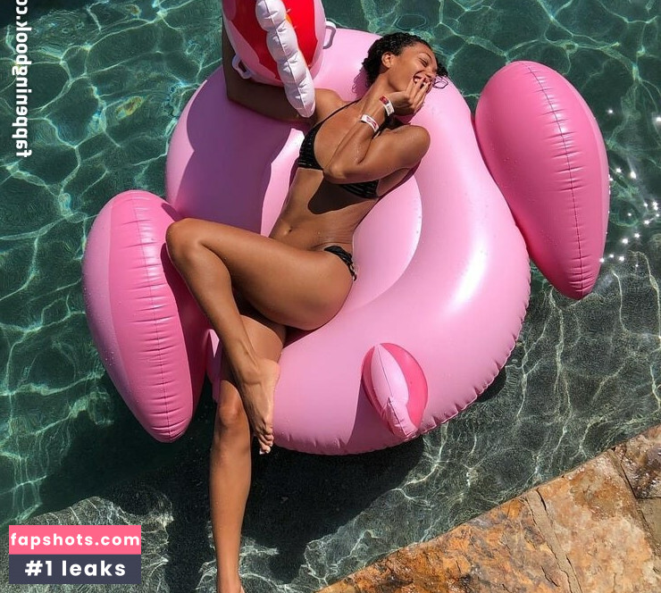 Alexis Gaube gallery photo #24