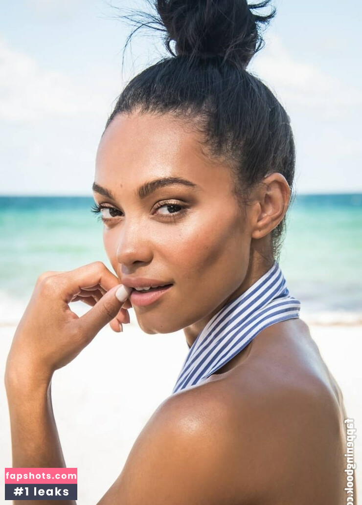 Alexis Gaube gallery photo #27