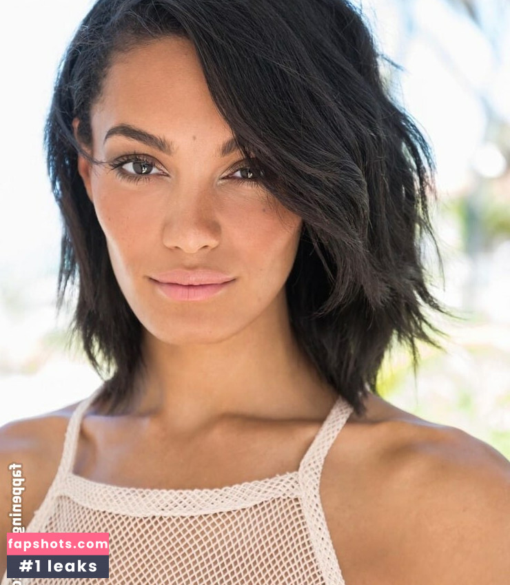 Alexis Gaube gallery photo #30