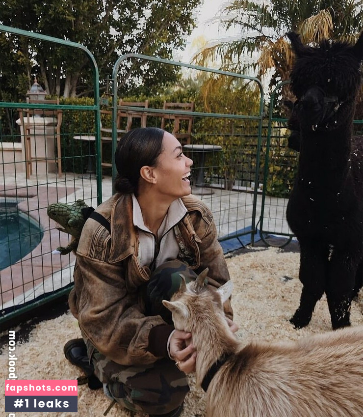 Alexis Gaube gallery photo #33