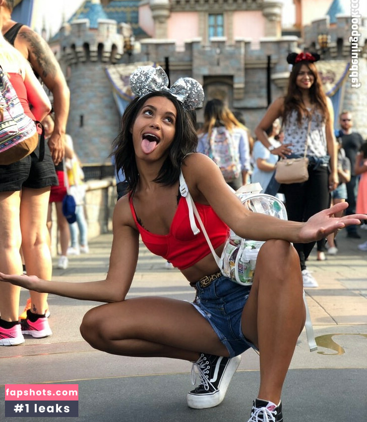 Alexis Gaube gallery photo #37