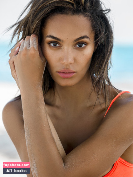 Alexis Gaube gallery photo #40