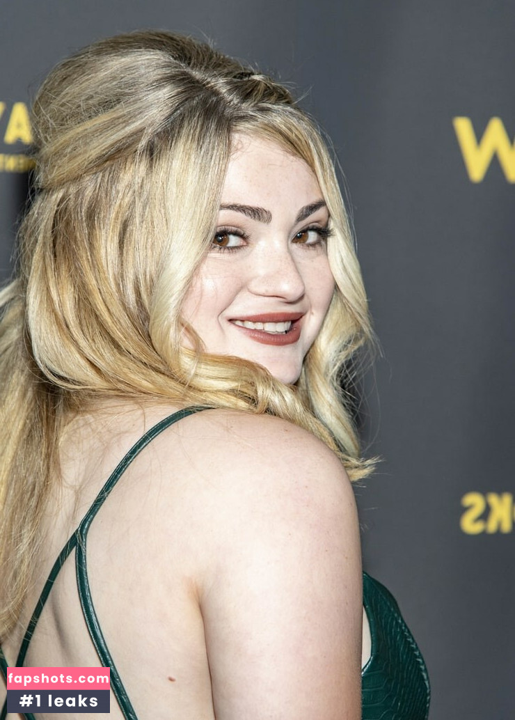 Alexis Raich gallery photo #3