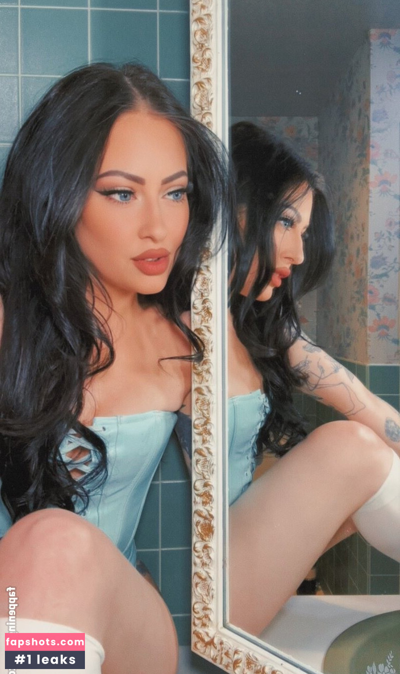 alexstitchins nude babe gallery