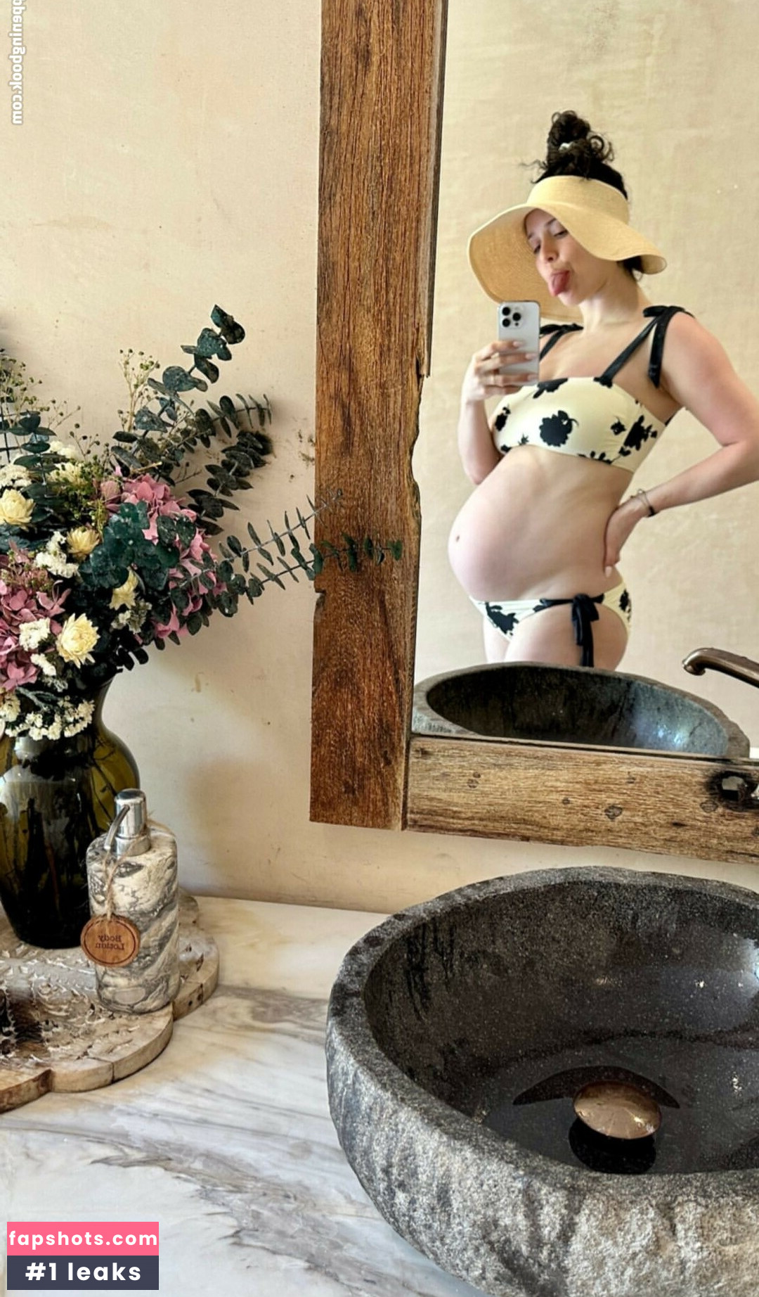 Ali Cobrin gallery photo #5