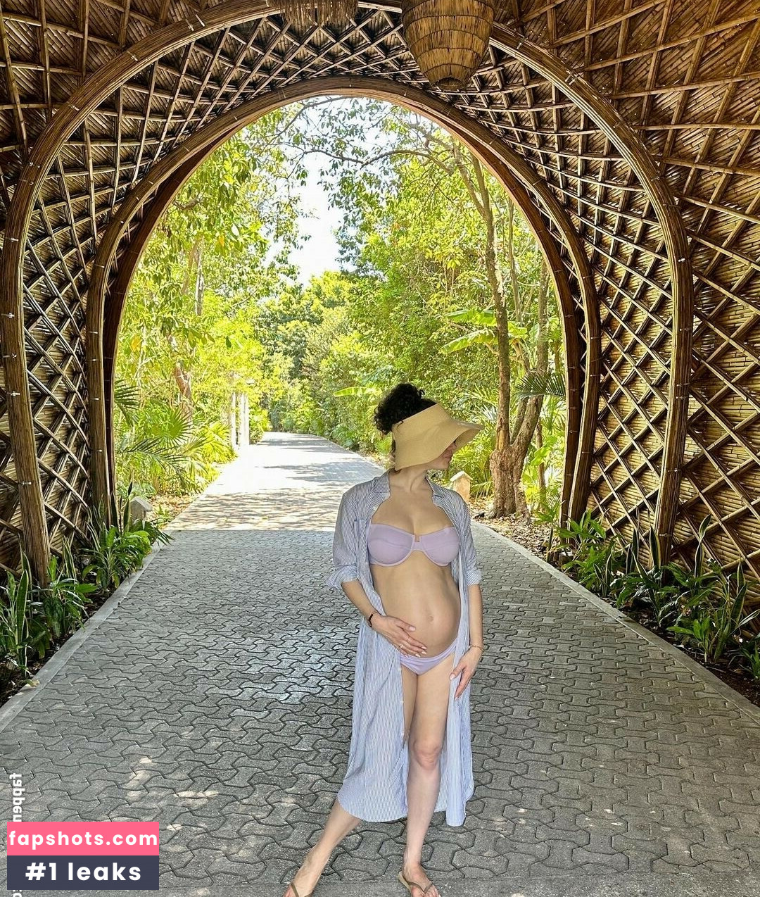 Ali Cobrin gallery photo #8